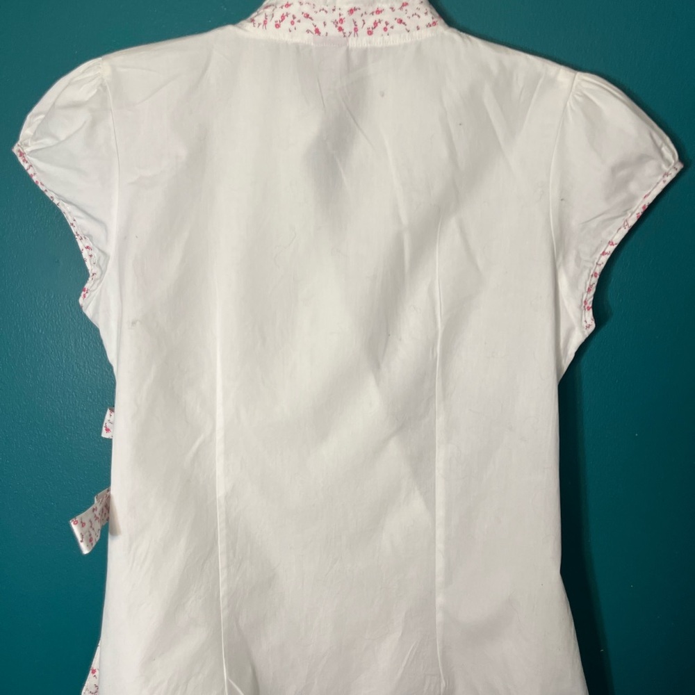 Chic White Wrap Blouse with Pink Floral Trim - Picture 2 of 5